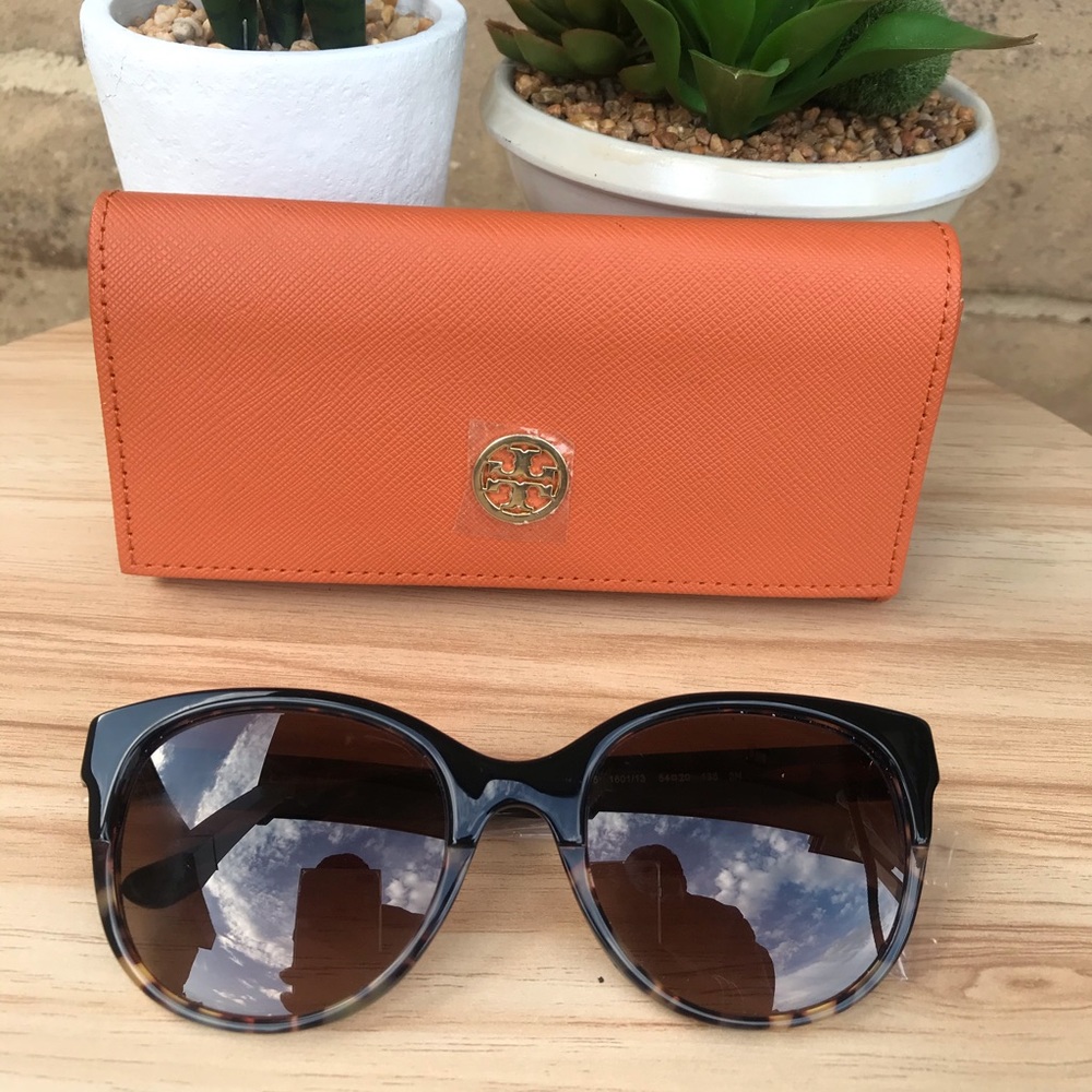 Tory Burch Tortoise Sunnies!